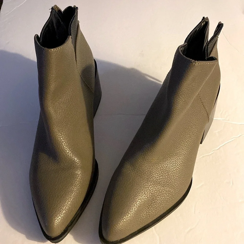 Simply Vera Boots, Ankle Boots, Neutral, Booties, Two tone, Heel Zips, Sz 8